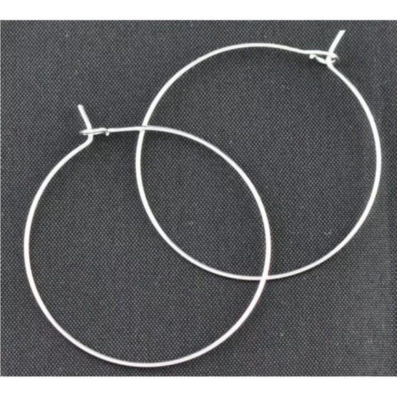 Silver Wire Hoop Lightweight Earrings 1” NEW - Picture 3 of 3